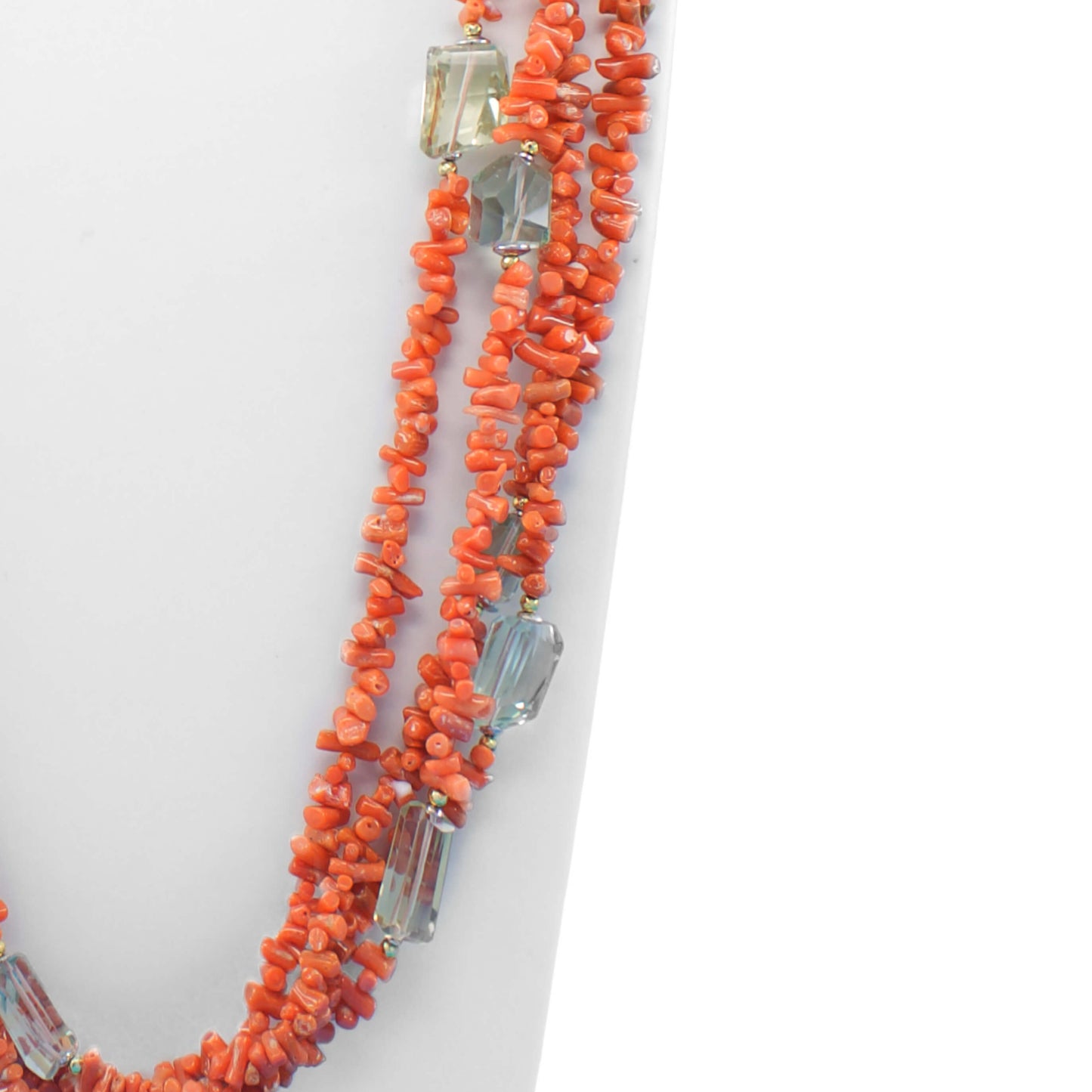 Collana koral e ametista verde.